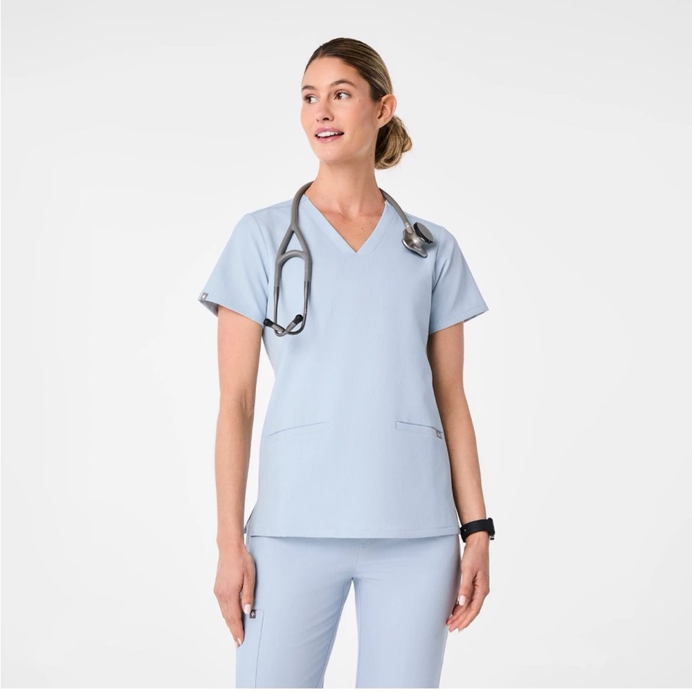 FIGS Womens Casma Three-Pocket Scrub Top & Zamora High Waisted Jogger Scrub Pant